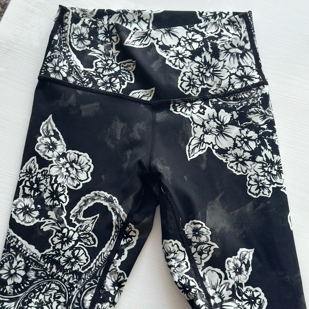 Lululemon Wunder Under Hi-Rise Painted Paisley Size 4
